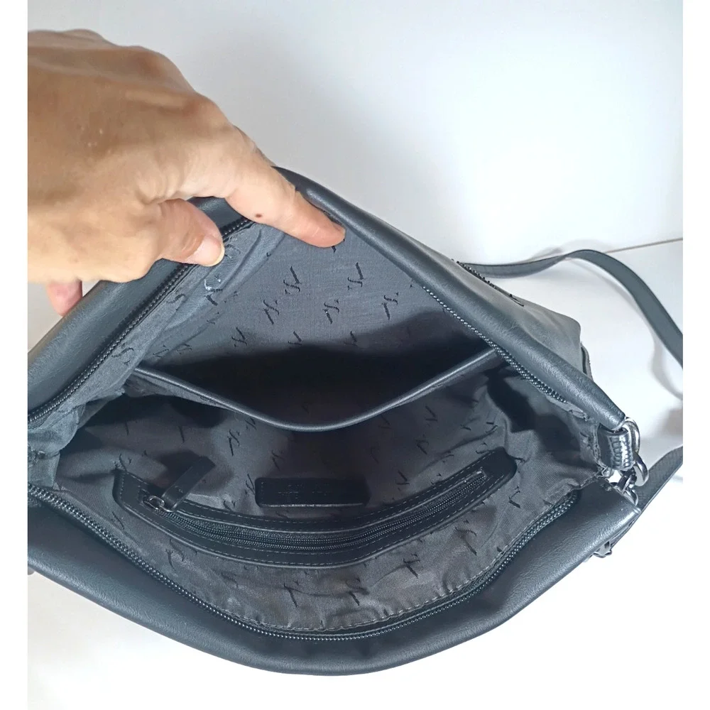 Simply Vera Vera Wang Black Crossbody Bag Faux Leather Adjustable Strap